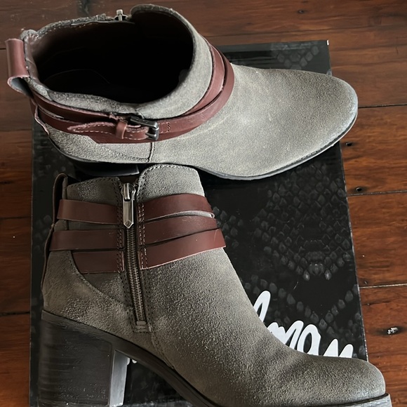 Sam Edleman Hannah Gray Suede Leather Belted Ankle Booties Boots Size 7.5 - Picture 6 of 6